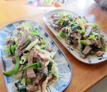 キャベツ牛肉小松菜生姜炒め